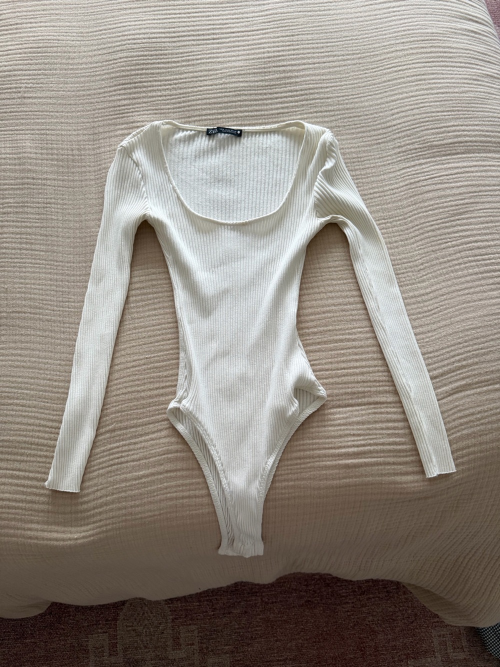 Ribbed White Long-Sleeve Bodysuit